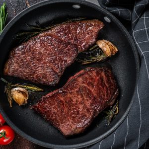 Стейк из говядины с зелёной фасолью