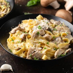 Феттучини грибной с курицей