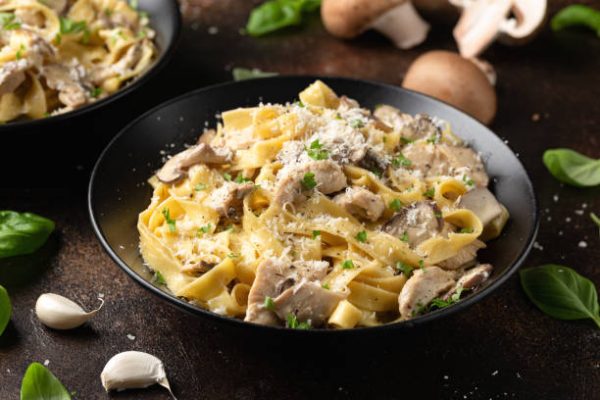 Феттучини грибной с курицей